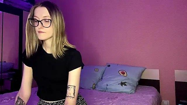 Julia Charm online show from April 6, 4:08 pm