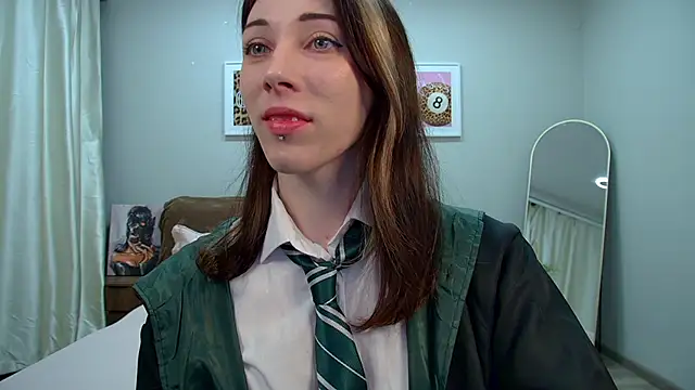 LeilaTaylors online show from April 13, 6:20 pm