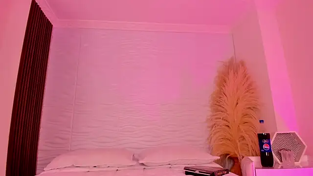 AlondraSoomer online show from April 17, 4:36 am