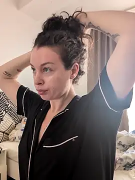 IreneBlue  online show from April 20, 6:27 am