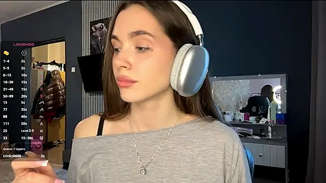 Veluxe online show from March 29, 3:11 pm