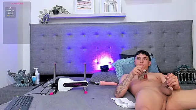 Andrew restrepoo online show from April 15, 1:50 am