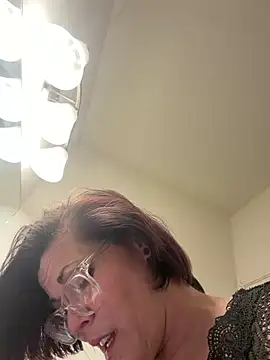 kitty-kitten82 online show from April 24, 6:16 am