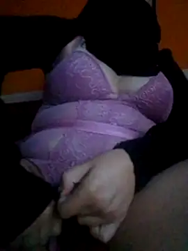 LunaCaat online show from April 8, 5:42 am