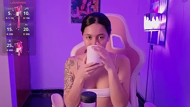 Oliviasims online show from April 2, 1:25 am