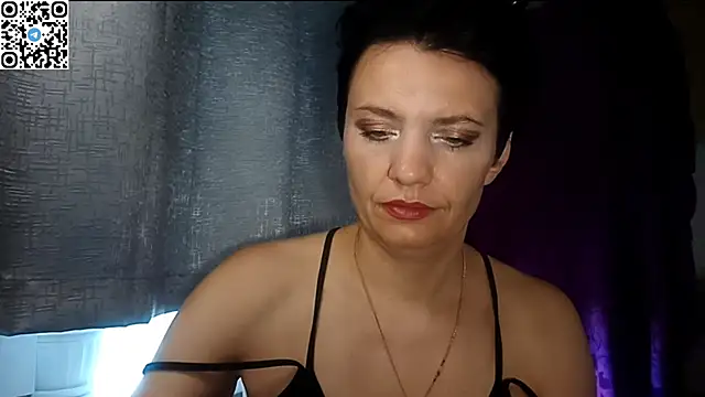 HotMamaQueen234 online show from June 14, 1:00 pm