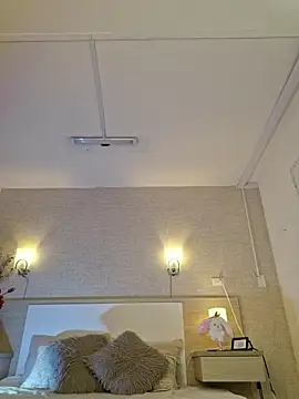 Scarlet Evanss  online show from April 13, 8:09 pm