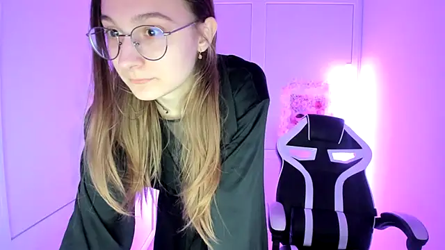 Mia kristal online show from May 6, 7:34 am