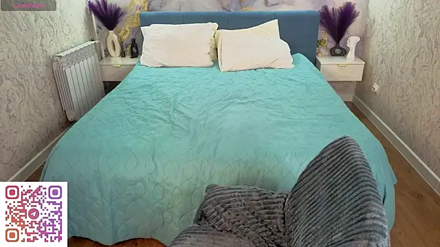 Emma-Wats0n online show from April 19, 1:05 am