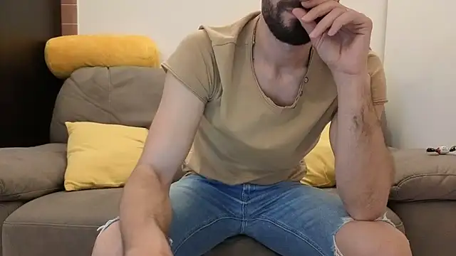 AmicisegretiITA online show from May 6, 6:12 pm