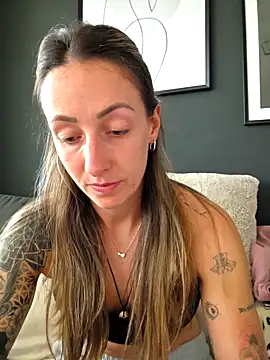 NicoleKaiser online show from April 19, 5:02 pm