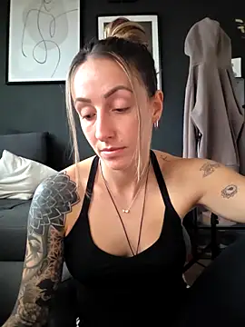 NicoleKaiser online show from March 27, 5:02 pm