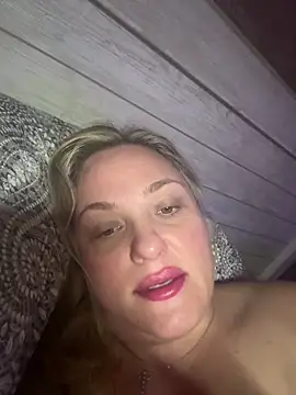 1SexyQueen online show from April 18, 11:35 am