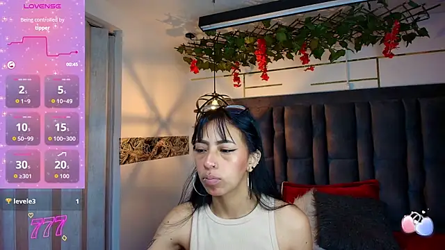 BONIE WILLS online show from April 11, 12:09 pm