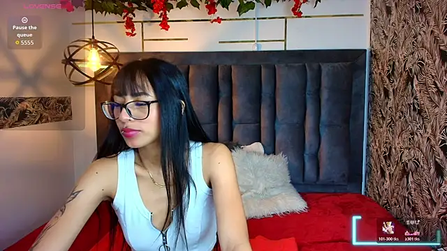 BONIE WILLS online show from March 30, 12:05 pm