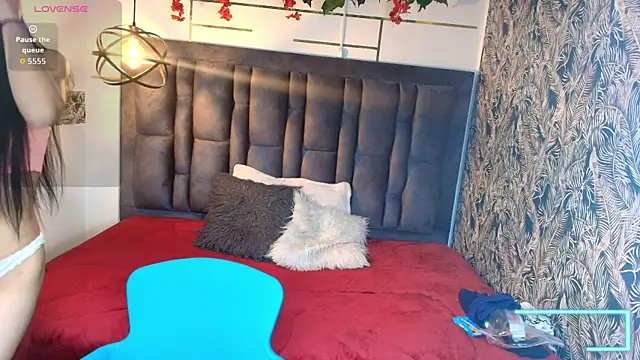 BONIE WILLS online show from April 1, 12:17 pm