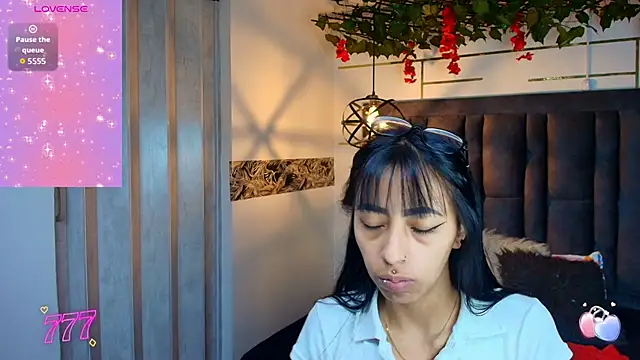 BONIE WILLS online show from April 17, 12:29 pm