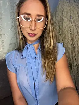 VictoriaWhitmore online show from April 19, 2:44 am