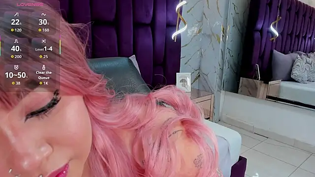 milamonroyy online show from April 17, 4:14 am