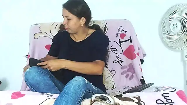 ambar69noir online show from April 18, 12:02 am