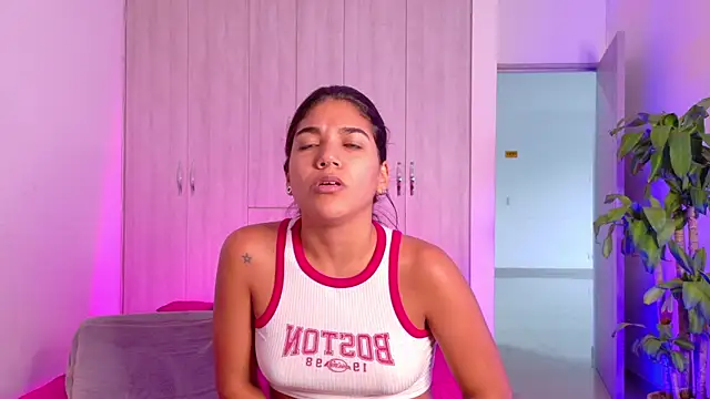 isabellahofmann online show from April 15, 10:32 pm