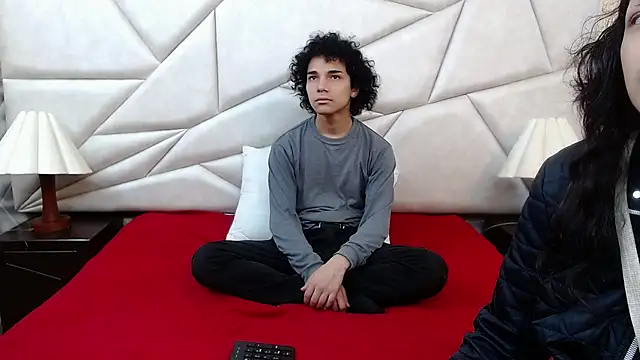 Nyx and Arian online show from April 7, 2:02 am