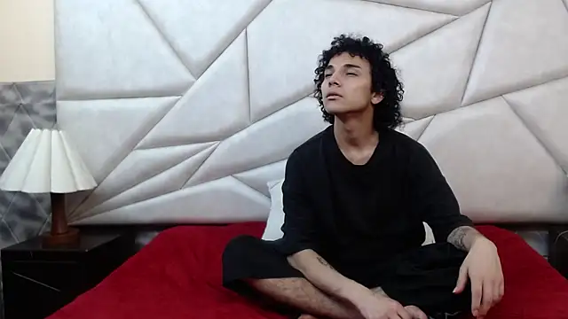 Nyx and Arian online show from April 14, 2:00 am