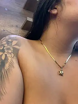 emiiross online show from April 11, 6:22 pm