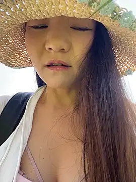 lucyxiaolulu online show from April 18, 1:41 am