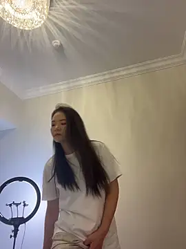 lucyxiaolulu online show from April 18, 10:42 pm