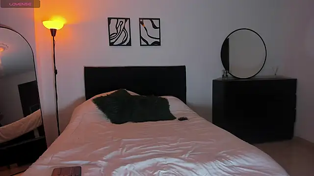mai evans online show from July 9, 2:47 am