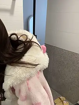 XJZ-01 online show from April 24, 8:17 am