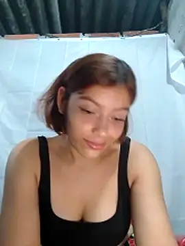 ESTRELLA-HOT- online show from April 9, 12:32 pm