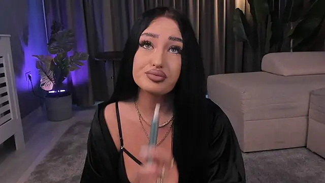 EmeraldKat online show from April 18, 2:19 pm