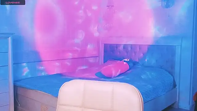 MilaVey online show from April 21, 7:21 pm