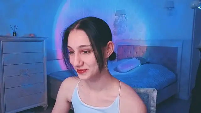 MilaVey online show from April 17, 7:49 pm