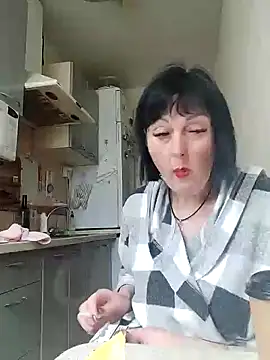 HelgaDennis online show from April 1, 2:03 pm