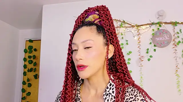 Ajua  Uva online show from April 3, 11:58 pm