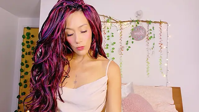 Ajua  Uva online show from April 10, 12:16 am