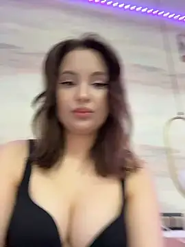 Luna Raif online show from April 5, 2:38 pm