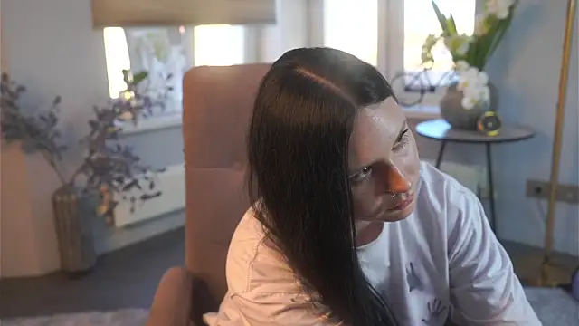 DeloresSaberi online show from April 1, 1:41 pm