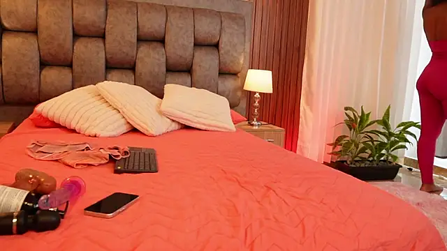 Chloe Harriss online show from March 28, 12:26 pm