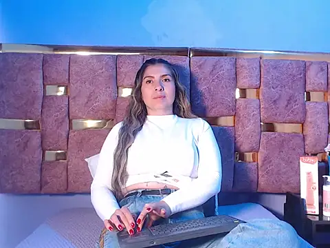 HELLEN MARK online show from March 26, 11:45 am