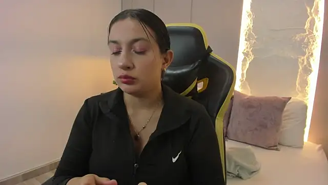 kira relish online show from April 9, 11:15 am