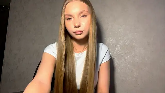 CarolineNine online show from April 15, 3:34 pm