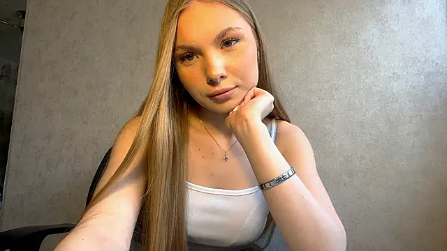 CarolineNine online show from March 28, 12:59 pm