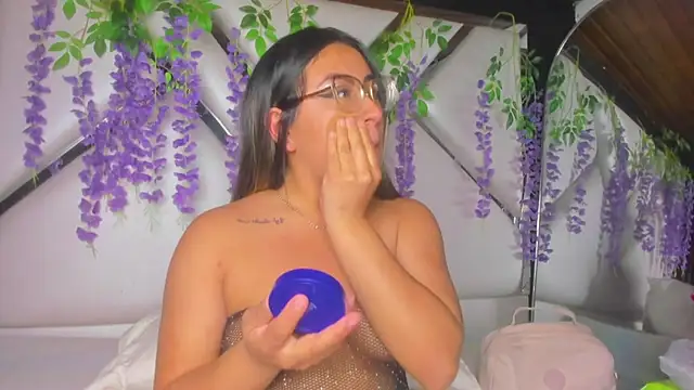 Freyaa Millerr online show from April 19, 3:50 am