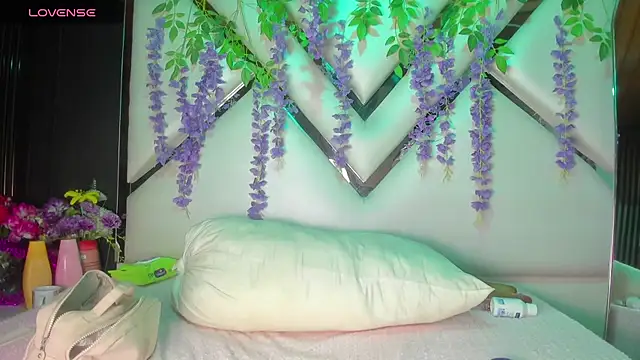 Freyaa Millerr online show from April 9, 3:20 am