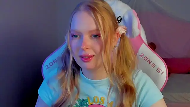 BellaVenatrix online show from April 8, 11:45 am