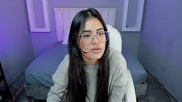 KeilyBennett online show from April 4, 8:07 pm